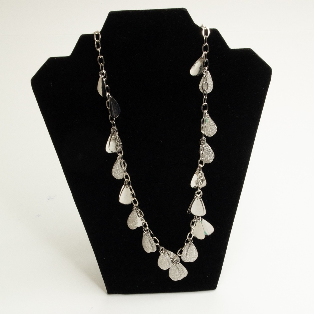 🌺 Bold Elements Shiny Silver Scale Necklace